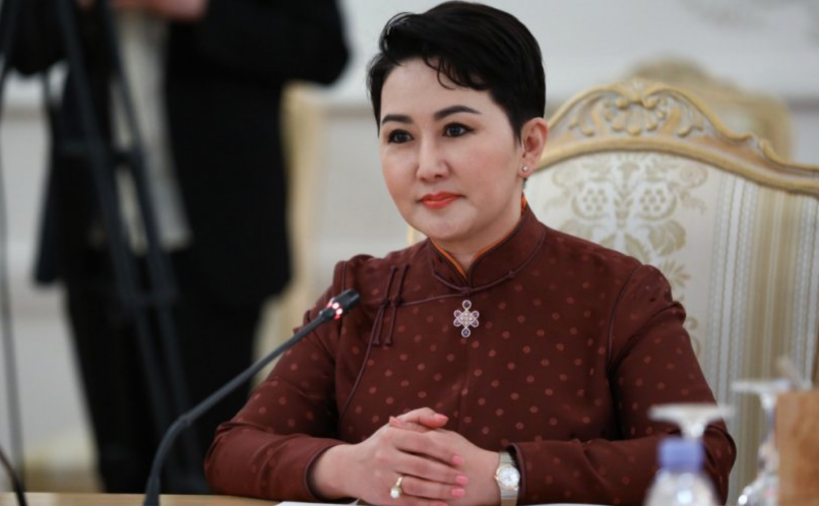 ГХ-ны сайд Б.Батцэцэг нарын хүмүүст Дипломат албаны дээд цол хүртээлээ